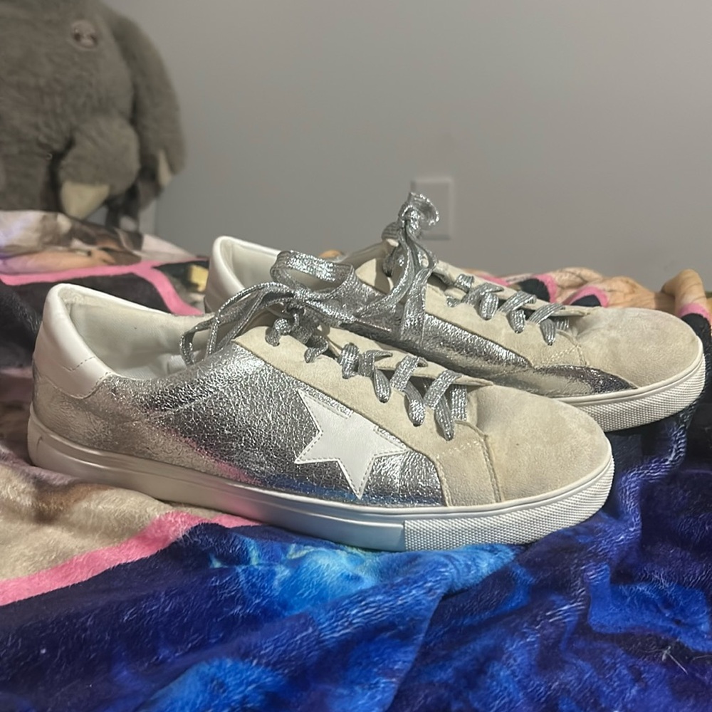 Amazon trendy Star Sneakers-Size 10